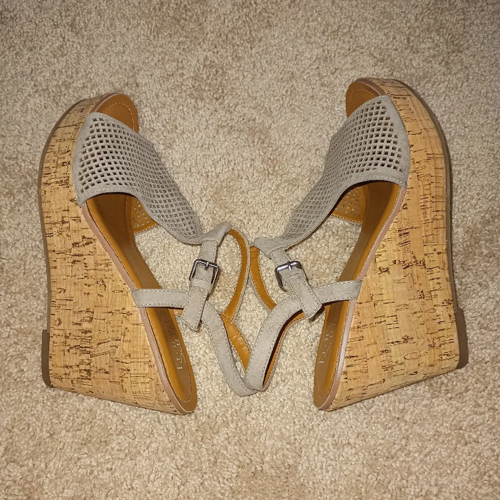 Franco Sarto Clinton 2 Taupe Wedge Sandals‎ 8M